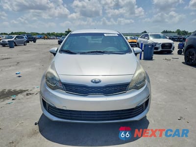 Piąte zdjęcie samochodu w środku: 2017 KIA RIO LX VIN:KNADM4A32H6074743 - miniatura