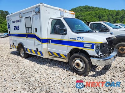 Czwarte zdjęcie samochodu z boku: 2018 FORD ECONOLINE E350 SD AMBULANCE VIN:1FDWE3FS3JDC23127 - miniatura