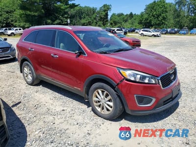 Czwarte zdjęcie samochodu z boku: 2017 KIA SORENTO LX V6 VIN:5XYPGDA5XHG313008 - miniatura