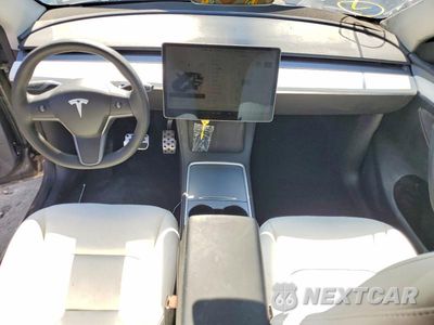 Zdjęcie 8 z 13 samochodu: 2025 TESLA MODEL Y VIN:7SAYGDEE7SF240633 - miniatura