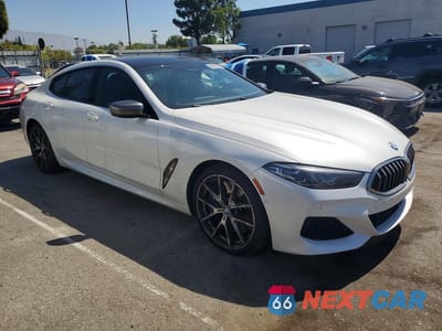 Czwarte zdjęcie samochodu z boku: 2020 BMW M850XI VIN:WBAGV8C0XLBP48612 - miniatura