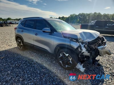 Czwarte zdjęcie samochodu z boku: 2024 KIA SELTOS EX VIN:KNDER2AAXR7470829 - miniatura