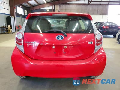 Zdjęcie 6 z 12 samochodu: 2014 TOYOTA PRIUS C TWO VIN:JTDKDTB37E1569600 - miniatura