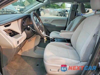 Zdjęcie 7 z 13 samochodu: 2020 TOYOTA SIENNA LE VIN:5TDKZ3DC5LS029080 - miniatura