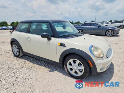Czwarte zdjęcie samochodu z boku: 2008 MINI COOPER VIN:WMWMF33578TT66280 - miniatura