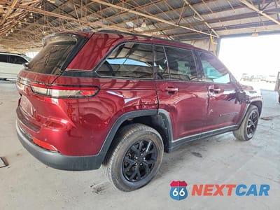Trzecie zdjęcie samochodu z tyłu: 2025 JEEP GRAND CHEROKEE LAREDO VIN:1C4RJHAGXSC273561 - miniatura