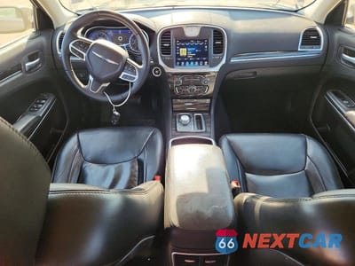 Zdjęcie 8 z 13 samochodu: 2017 CHRYSLER 300 LIMITED VIN:2C3CCARG9HH534281 - miniatura