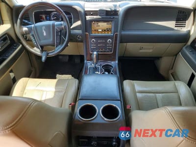 Zdjęcie 8 z 14 samochodu: 2017 LINCOLN NAVIGATOR L RESERVE VIN:5LMJJ3LT5HEL11603 - miniatura