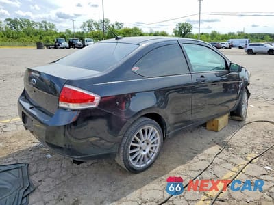 Trzecie zdjęcie samochodu z tyłu: 2008 FORD FOCUS SE VIN:1FAHP33N88W255839 - miniatura