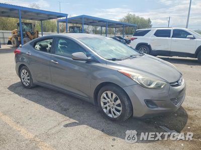 Czwarte zdjęcie samochodu z boku: 2013 HYUNDAI ELANTRA GLS VIN:5NPDH4AE8DH167145 - miniatura
