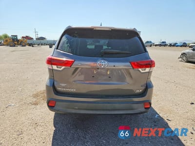 Zdjęcie 6 z 12 samochodu: 2018 TOYOTA HIGHLANDER XLE VIN:5TDKZRFH4JS258715 - miniatura