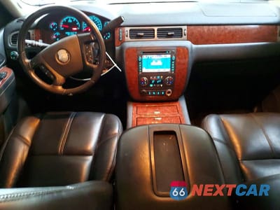 Zdjęcie 8 z 13 samochodu: 2008 CHEVROLET SUBURBAN C1500 LS VIN:3GNFC16088G209225 - miniatura