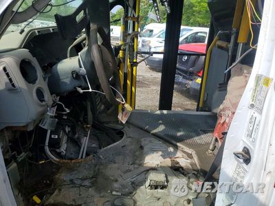 Zdjęcie 7 z 13 samochodu: 2014 FORD E350 SHUTTLE BUS VIN:1FDEE3FL3EDA13217 - miniatura