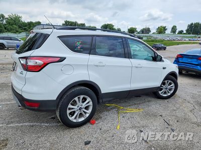 Trzecie zdjęcie samochodu z tyłu: 2018 FORD ESCAPE SE VIN:1FMCU0GD1JUC59631 - miniatura