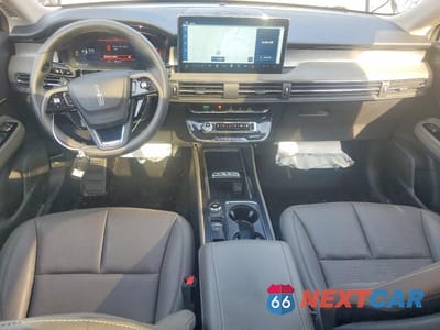 Zdjęcie 8 z 13 samochodu: 2025 LINCOLN CORSAIR PREMIERE VIN:5LMCJ1DA7SUL13733 - miniatura