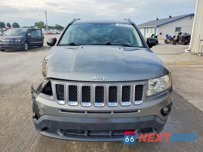 Piąte zdjęcie samochodu w środku: 2013 JEEP COMPASS SPORT VIN:1C4NJCBA8DD115549 - miniatura