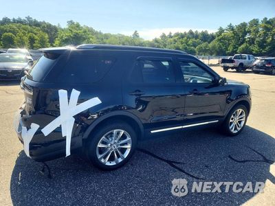 Trzecie zdjęcie samochodu z tyłu: 2018 FORD EXPLORER XLT VIN:1FM5K8D86JGC89064 - miniatura
