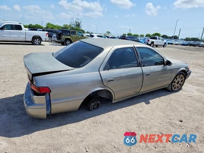 Trzecie zdjęcie samochodu z tyłu: 1998 TOYOTA CAMRY LE VIN:4T1BG22K9WU355521 - miniatura