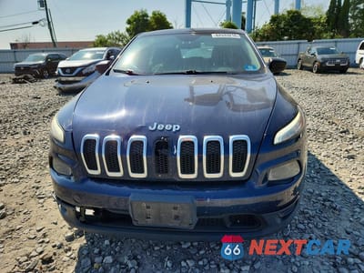 Piąte zdjęcie samochodu w środku: 2016 JEEP CHEROKEE SPORT VIN:1C4PJMAB1GW117712 - miniatura