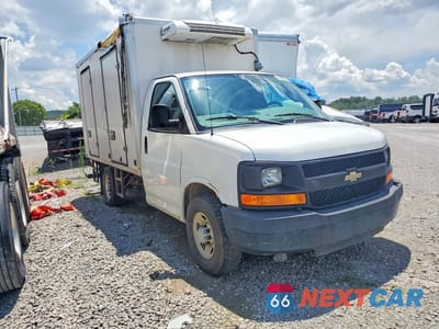 Czwarte zdjęcie samochodu z boku: 2017 CHEVROLET EXPRESS REFRIGERATED BOX TRUCK VIN:1GB0GRFF0H1336334 - miniatura