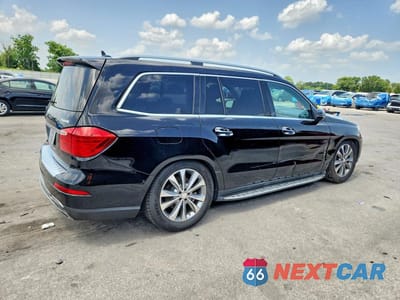 Trzecie zdjęcie samochodu z tyłu: 2015 MERCEDES-BENZ GL 450 4MATIC VIN:4JGDF6EE0FA511925 - miniatura