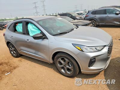 Czwarte zdjęcie samochodu z boku: 2023 FORD ESCAPE ST LINE VIN:1FMCU0MN1PUA23356 - miniatura