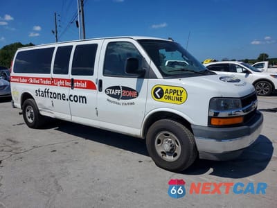Czwarte zdjęcie samochodu z boku: 2019 CHEVROLET EXPRESS G3500 LT VIN:1GAZGPFG2K1196612 - miniatura