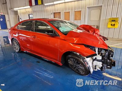 Czwarte zdjęcie samochodu z boku: 2022 KIA FORTE GT LINE VIN:3KPF54AD1NE451893 - miniatura