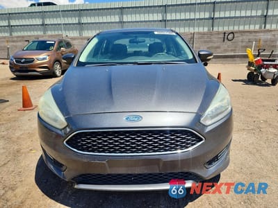 Piąte zdjęcie samochodu w środku: 2016 FORD FOCUS SE VIN:1FADP3F22GL245971 - miniatura
