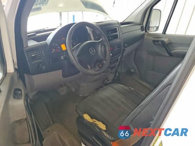 Zdjęcie 8 z 13 samochodu: 2014 MERCEDES-BENZ SPRINTER 2500 DELIVERY VAN VIN:WD3PE8DE4E5897381 - miniatura