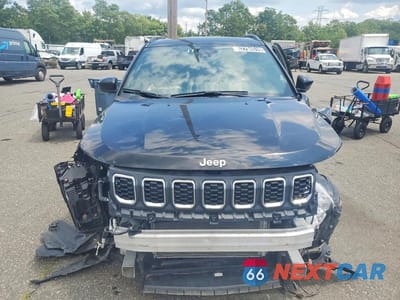 Piąte zdjęcie samochodu w środku: 2025 JEEP COMPASS LATITUDE VIN:3C4NJDBN1ST549151 - miniatura