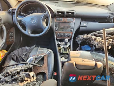 Zdjęcie 8 z 12 samochodu: 2005 MERCEDES-BENZ C 240 4MATIC VIN:WDBRF81J05F564648 - miniatura