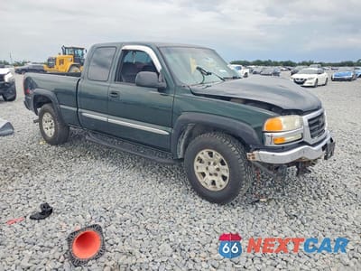 Czwarte zdjęcie samochodu z boku: 2005 GMC NEW SIERRA K1500 VIN:1GTEK19B25E167349 - miniatura