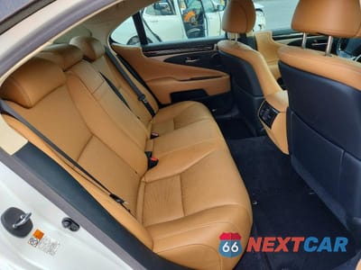 Zdjęcie 10 z 13 samochodu: 2017 LEXUS LS 460 VIN:JTHBL5EF9H5143889 - miniatura