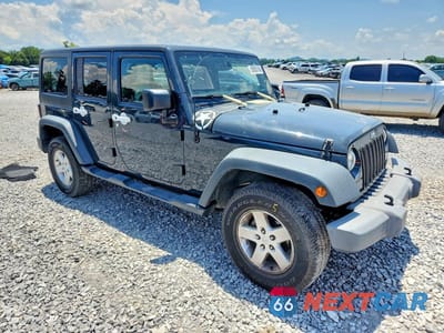 Czwarte zdjęcie samochodu z boku: 2016 JEEP WRANGLER UNLIMITED SPORT VIN:1C4HJWDG2GL291345 - miniatura