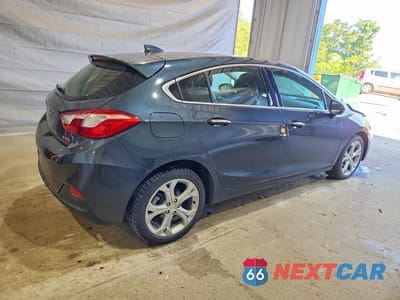 Trzecie zdjęcie samochodu z tyłu: 2018 CHEVROLET CRUZE PREMIER VIN:3G1BF6SM7JS615903 - miniatura