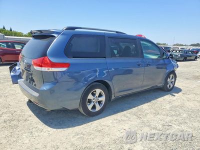 Trzecie zdjęcie samochodu z tyłu: 2014 TOYOTA SIENNA LE VIN:5TDKK3DC1ES502898 - miniatura