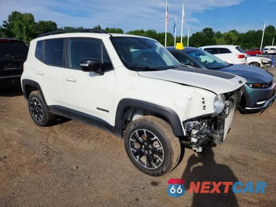 Czwarte zdjęcie samochodu z boku: 2023 JEEP RENEGADE LATITUDE VIN:ZACNJDB12PPP44622 - miniatura