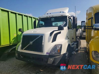 Drugie zdjęcie samochodu z przodu: 2018 VOLVO VNL SEMI TRUCK VIN:4V4NC9EH5JN996324 - miniatura