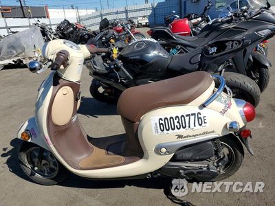 Trzecie zdjęcie samochodu z tyłu: 2018 HONDA NCW50 VIN:JH2AF7714JK201942 - miniatura