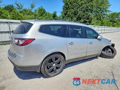 Trzecie zdjęcie samochodu z tyłu: 2017 CHEVROLET TRAVERSE PREMIER VIN:1GNKRJKD3HJ333245 - miniatura
