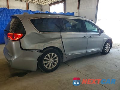 Trzecie zdjęcie samochodu z tyłu: 2017 CHRYSLER PACIFICA TOURING L VIN:2C4RC1BG5HR795059 - miniatura