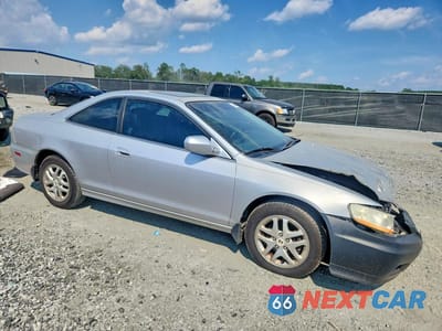 Czwarte zdjęcie samochodu z boku: 2002 HONDA ACCORD EX VIN:1HGCG225X2A006187 - miniatura