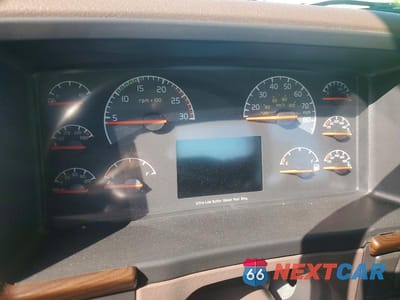 Zdjęcie 8 z 10 samochodu: 2018 VOLVO VNL SEMI TRUCK VIN:4V4NC9EH5JN996324 - miniatura