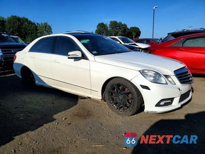 Czwarte zdjęcie samochodu z boku: 2011 MERCEDES-BENZ E 350 4MATIC VIN:WDDHF8HB7BA453704 - miniatura