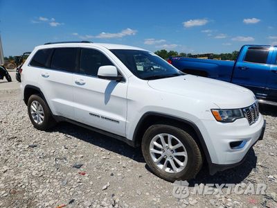Czwarte zdjęcie samochodu z boku: 2021 JEEP GRAND CHEROKEE LAREDO VIN:1C4RJEAG7MC546618 - miniatura