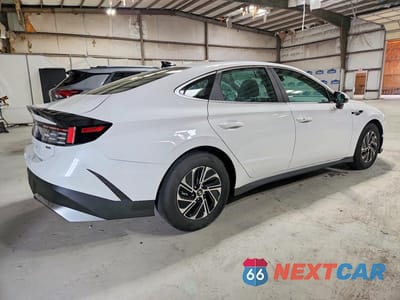 Trzecie zdjęcie samochodu z tyłu: 2026 HYUNDAI SONATA HYBRID BLUE VIN:KMHL24JJ2TA164673 - miniatura