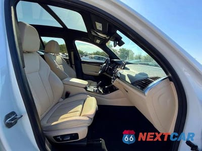 Piąte zdjęcie samochodu w środku: 2019 BMW X3 SDRIVE30I VIN:5UXTR7C51KLF24957 - miniatura