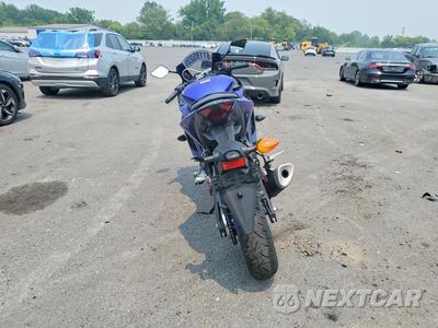 Czwarte zdjęcie samochodu z boku: 2024 YAMAHA YZFR3 A VIN:MH3RH18Y4RK017158 - miniatura