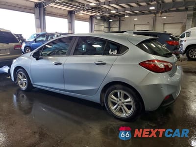 Drugie zdjęcie samochodu z przodu: 2017 CHEVROLET CRUZE LT VIN:3G1BE6SM6HS581448 - miniatura